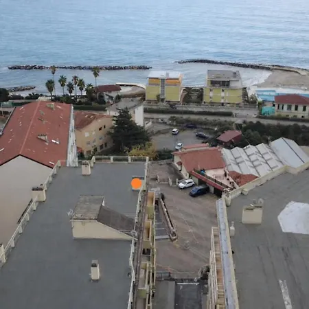 Tivoli - Due Passi Dal Mare 圣雷默